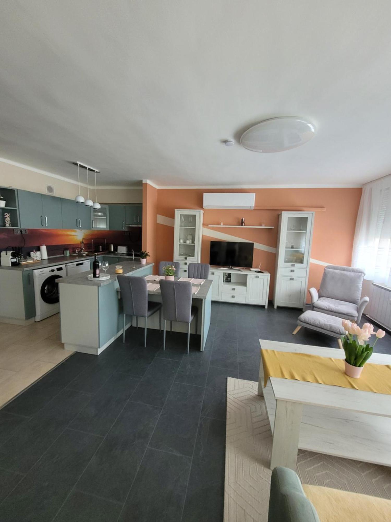 דירות Salgótarján Krisztina Apartman מראה חיצוני תמונה